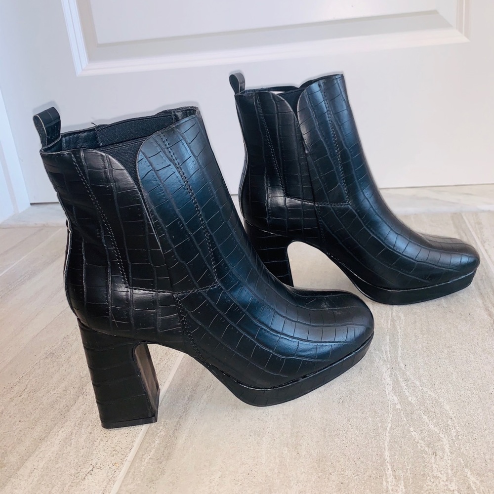 Nasty Gal platform boots - never worn! Size 7